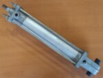 Hydraulic cylinder for door opening - IKARUS